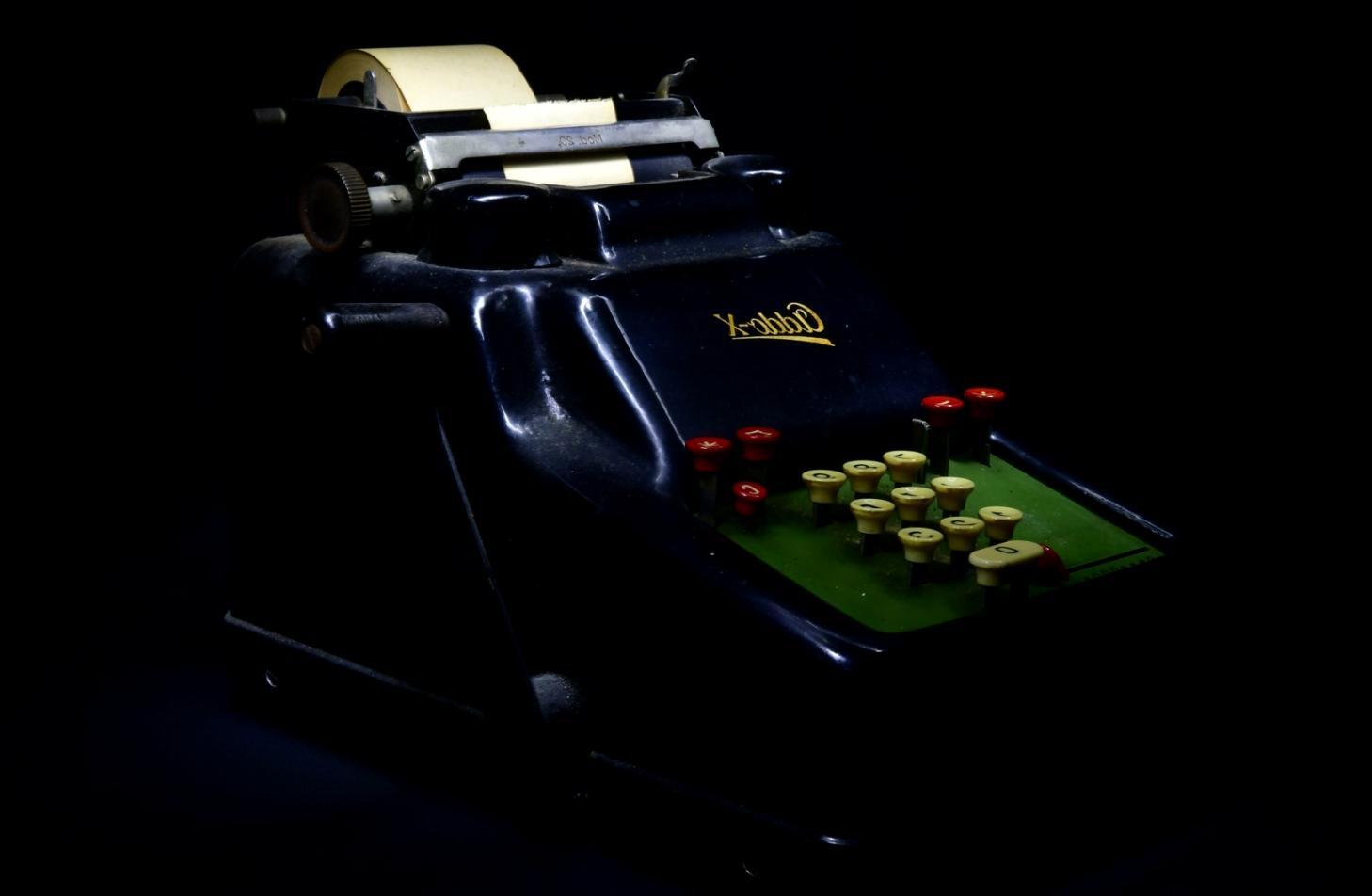 Команда работает над архитектурой базы данных